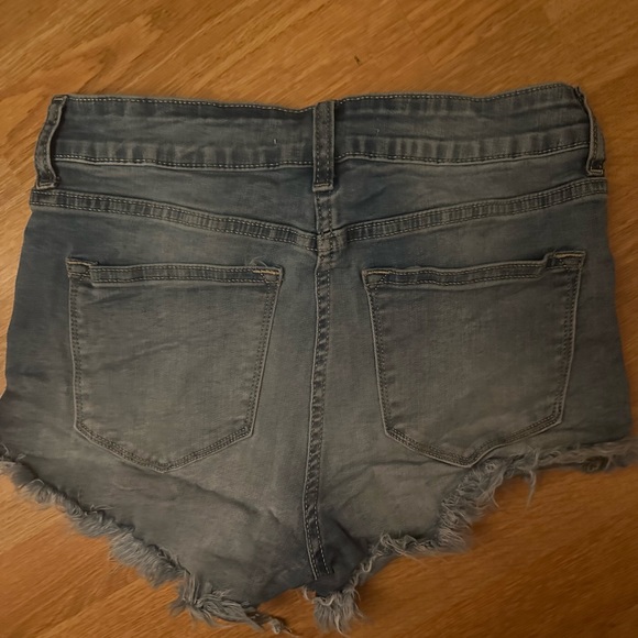 KanCan High Rise Cut Off Jean Shorts. Size 7/27 - Picture 6 of 7
